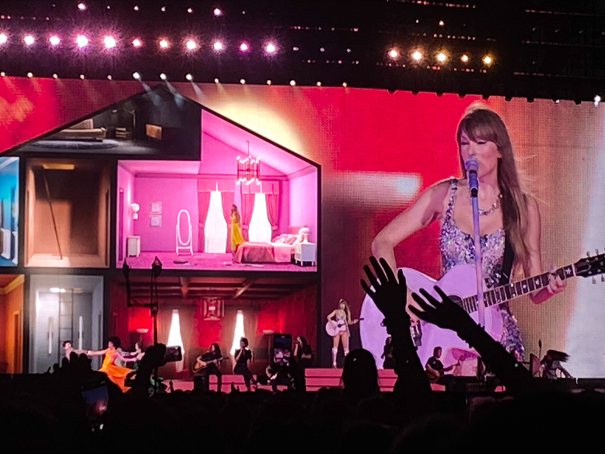 Taylor Swift on stage